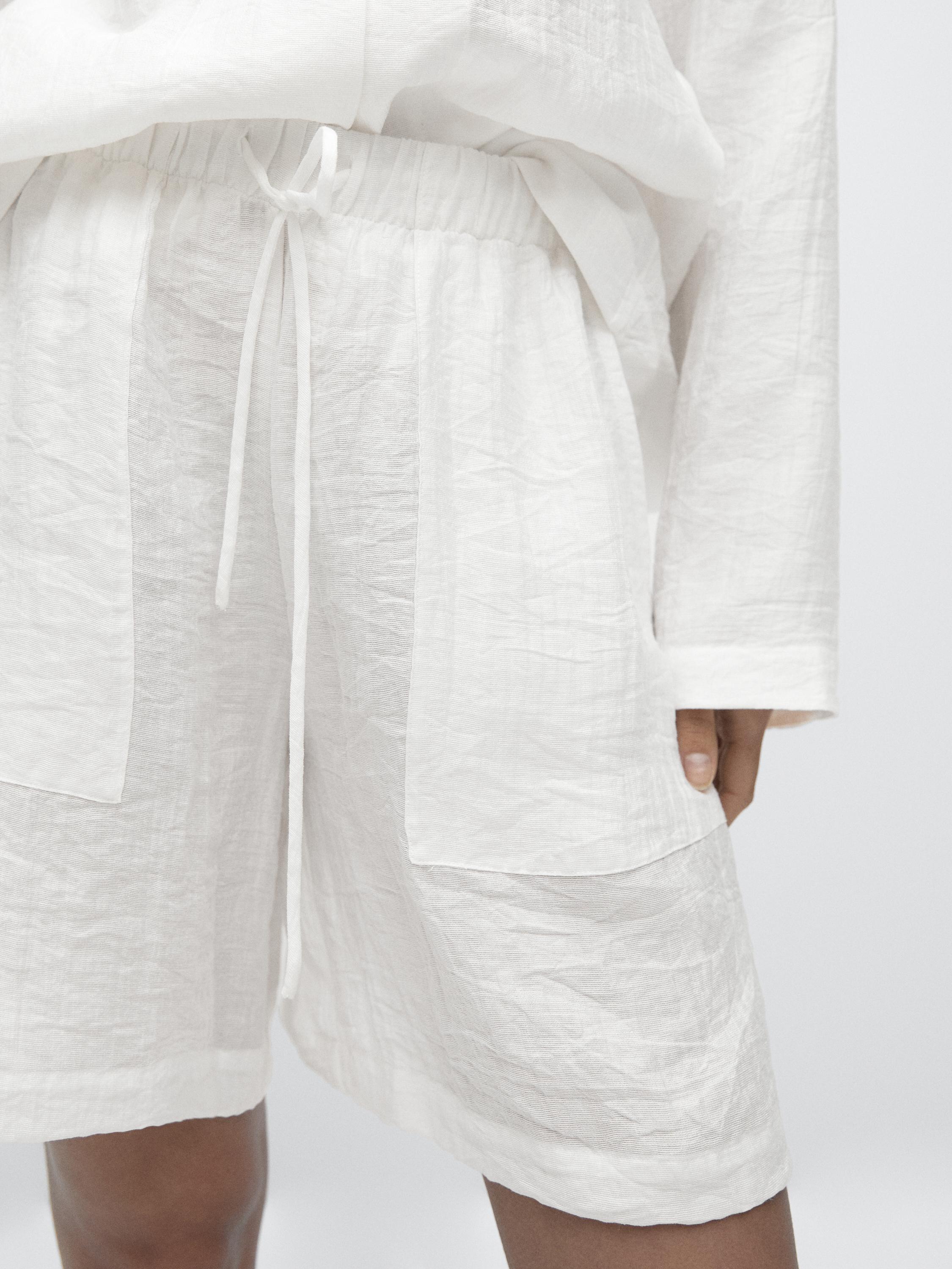 Short flowing Bermuda shorts